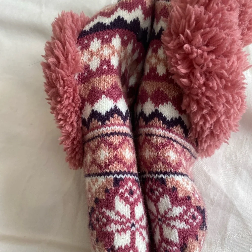 Fuzzy Baba Slipper Socks Pink & white Aztec Pattern NWT